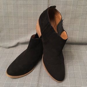 Melrose and Marken Ankle Boots Size 7W Black Suede